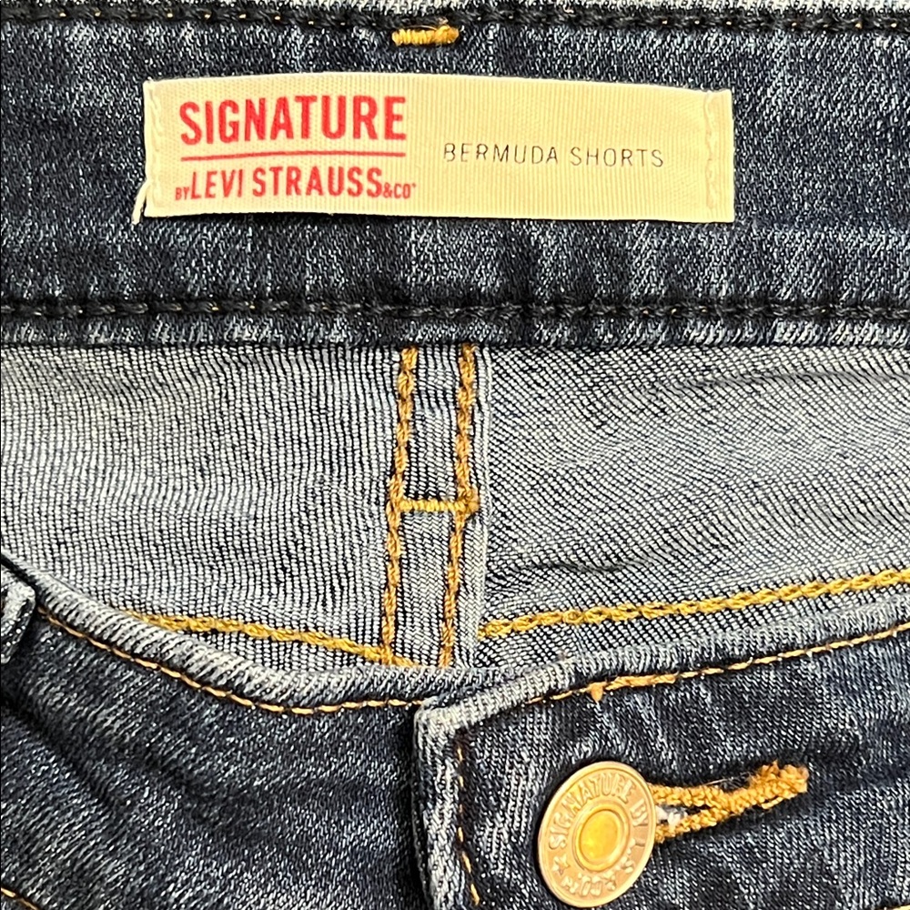 Signature by Levi's Strauss Women's Bermuda Shorts Size 8 W29 Blue Denim - Picture 5 of 13